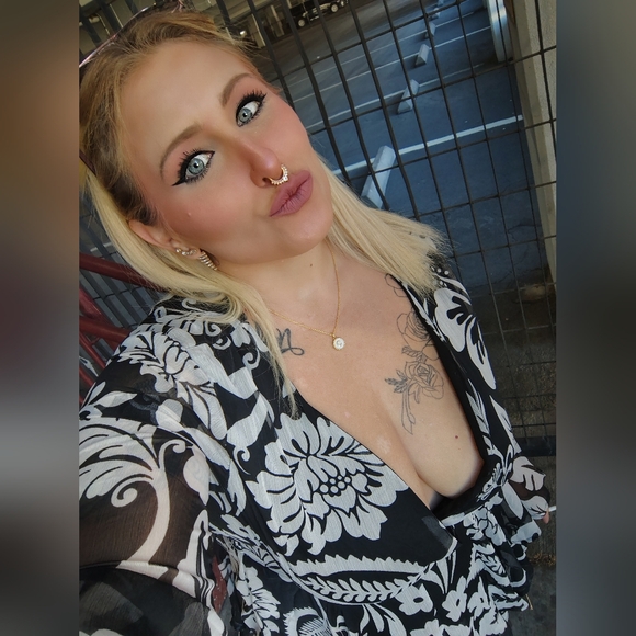 Meet your Posher, Deborah - Picture 9 of 14